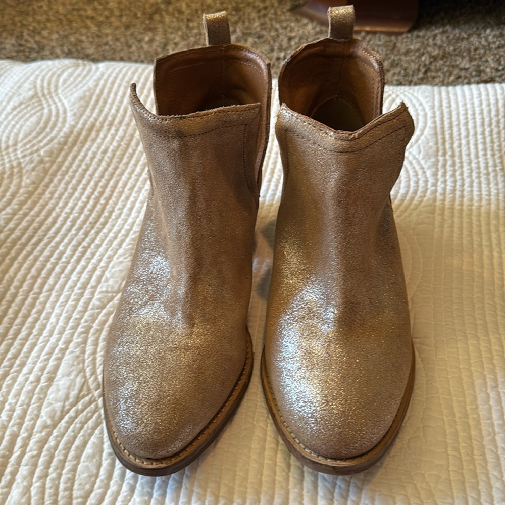Diba Skyler Gold Boots